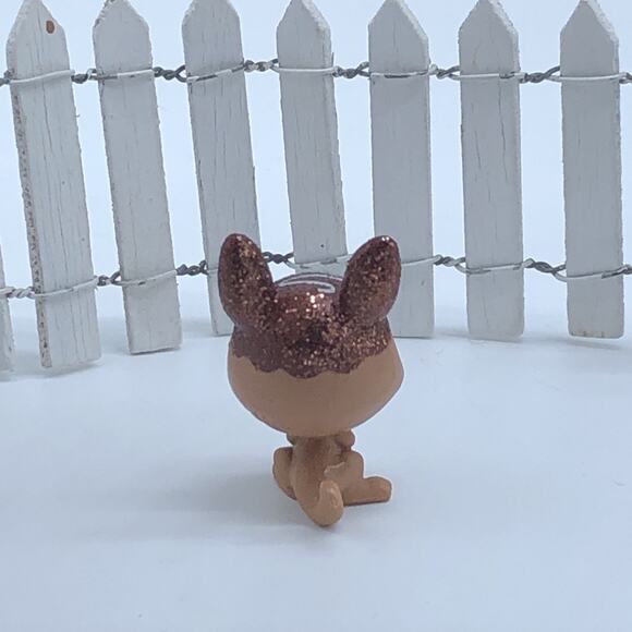 LPS Littlest Pet Shop #2-24 Glazy Gilroo Mini Kangaroo Glitter Chocolate - Picture 2 of 4